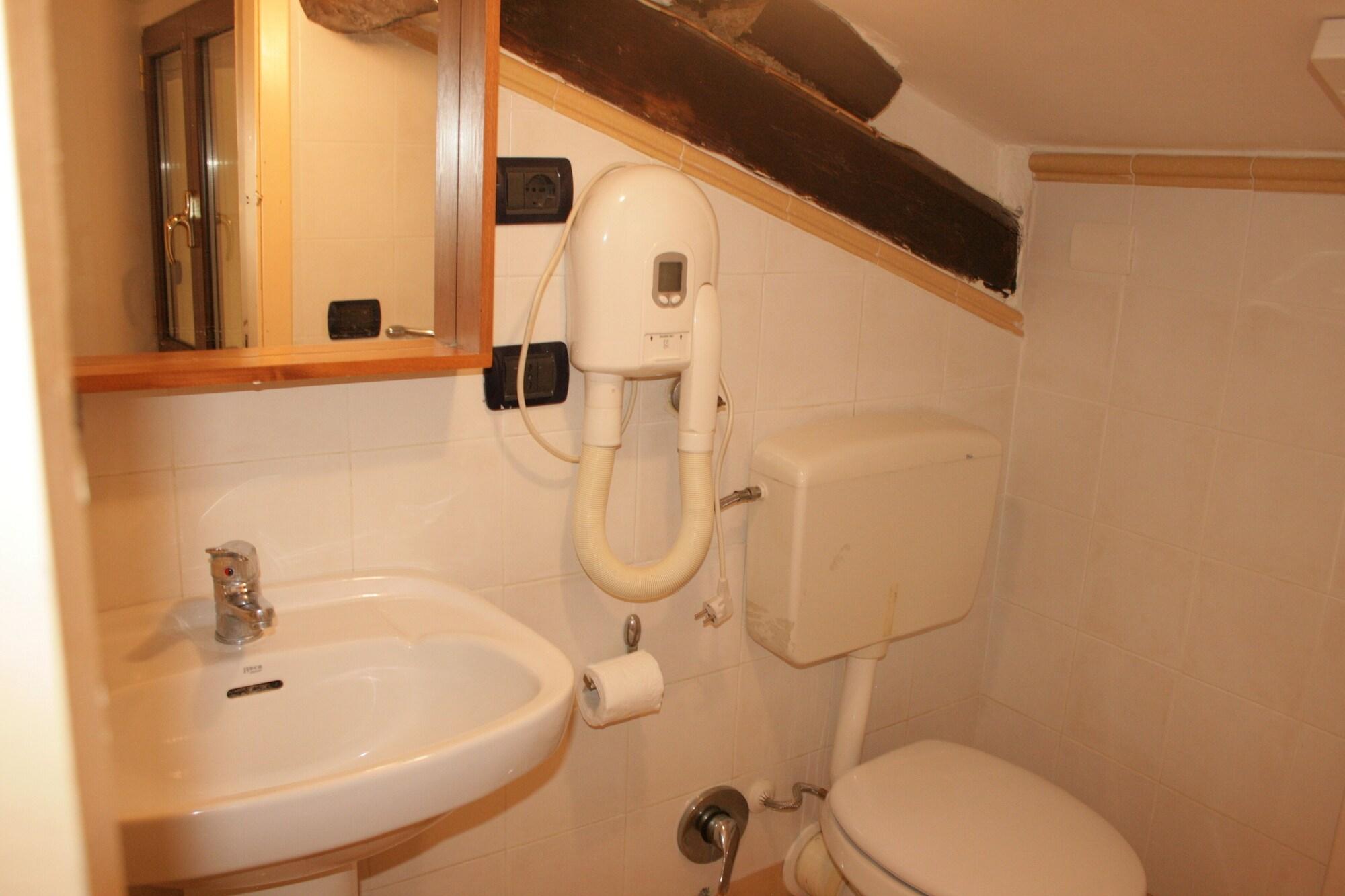 Sixtythree Bed and breakfast 2*